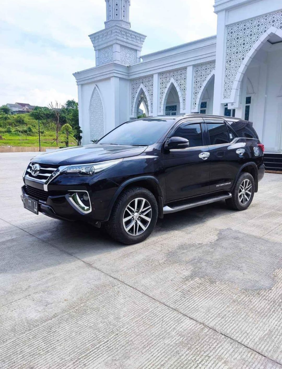 Gladys Transport - Sewa & Rental Mobil Samarinda, Balikpapan, Tenggarong, Berau, Kalimantan Timur - Fortuner